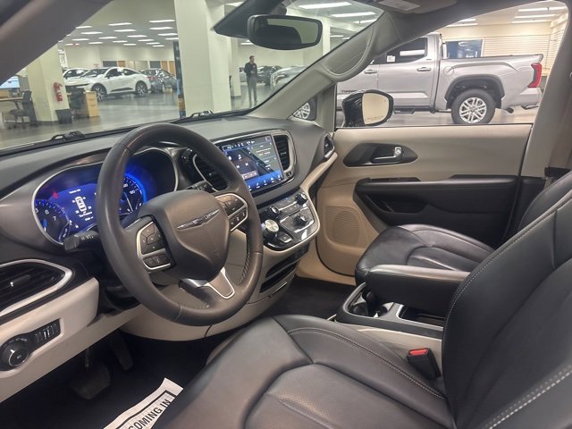 Used 2024 Chrysler Pacifica Touring-L image 13