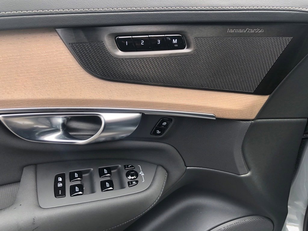 New 2026 Volvo XC90 T8 Plus w/ Protection Package Premier image 11