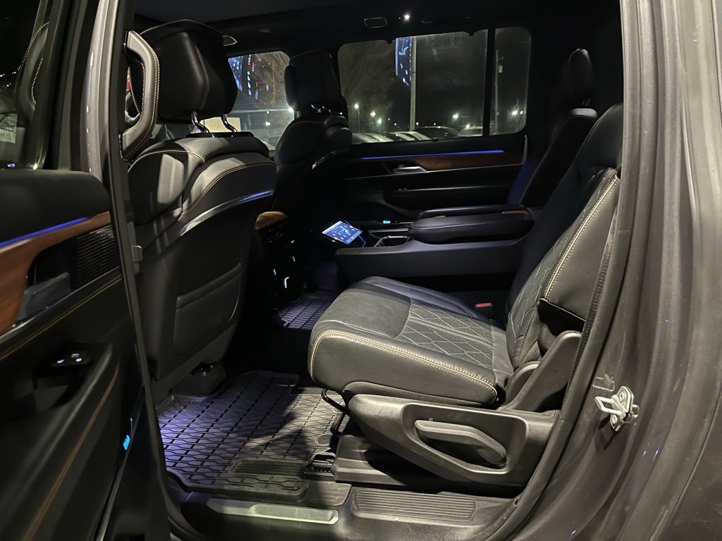 Used 2024 Jeep Grand Wagoneer L Series III image 10