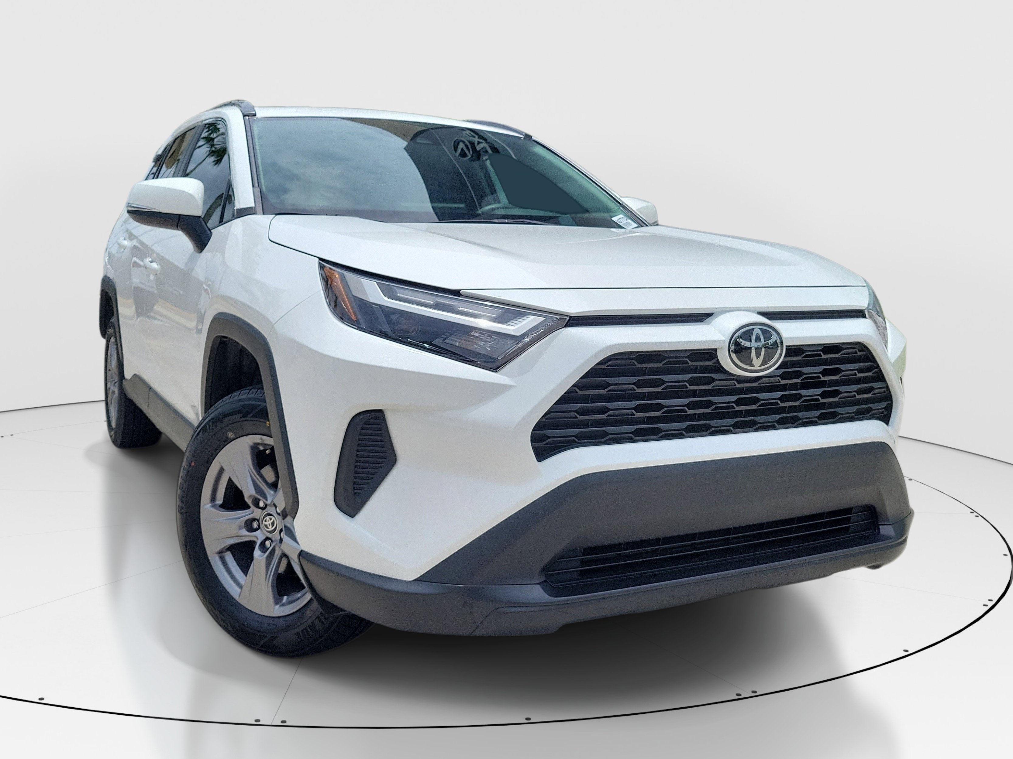 Used 2024 Toyota RAV4 XLE FWD image 2