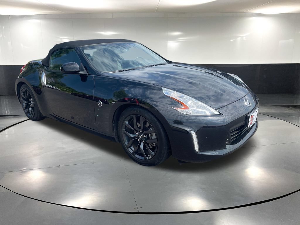 Used 2017 Nissan 370Z Touring RWD image 1