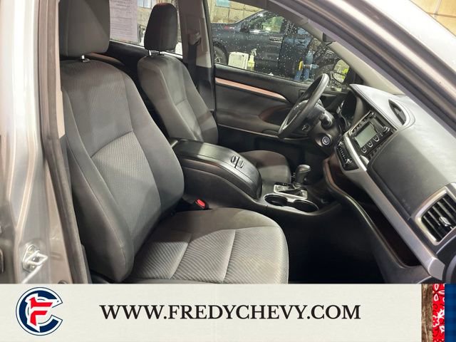 Used 2017 Toyota Highlander LE image 37