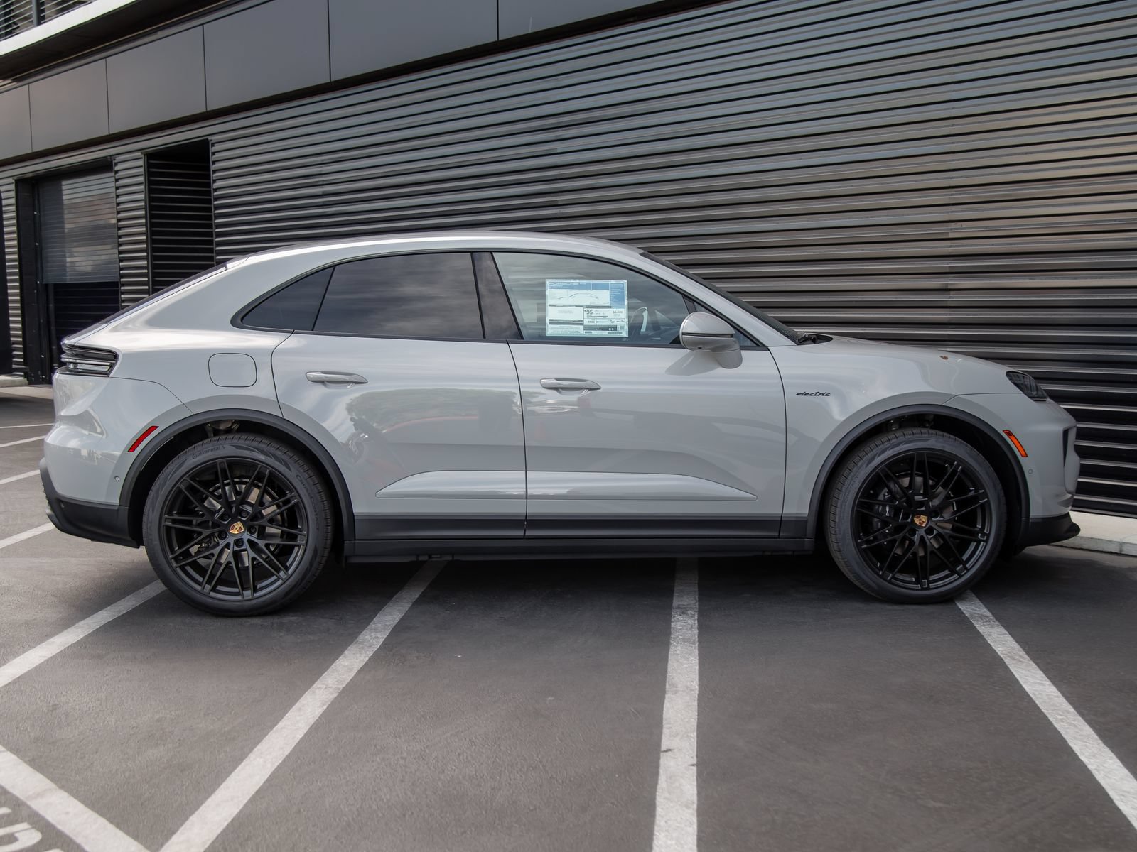 New 2026 Porsche Macan 4 Electric AWD/4WD image 8
