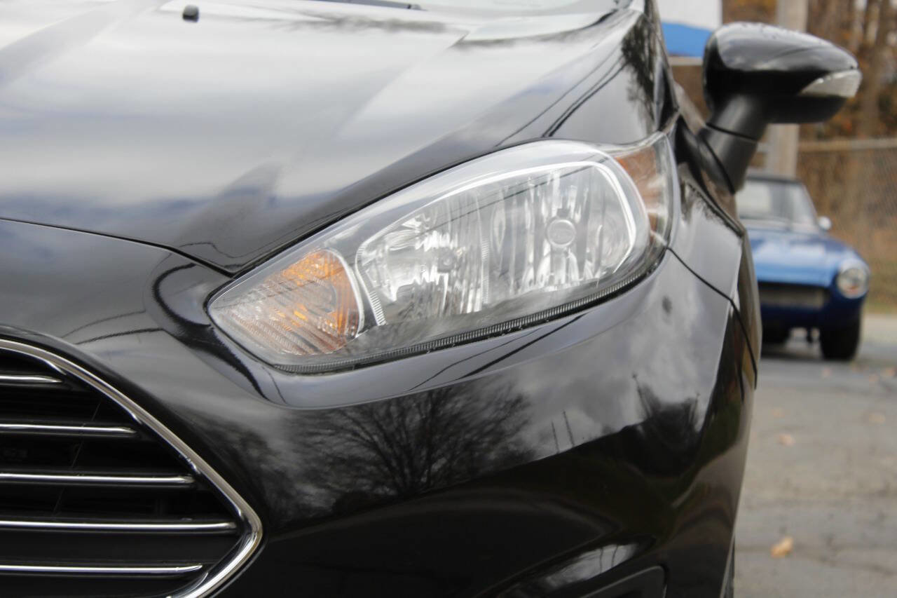 Used 2015 Ford Fiesta SE image 16