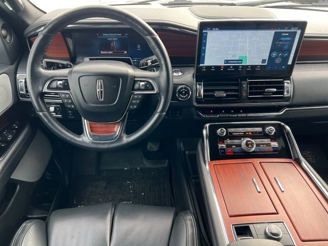 Used 2022 Lincoln Navigator Reserve image 2