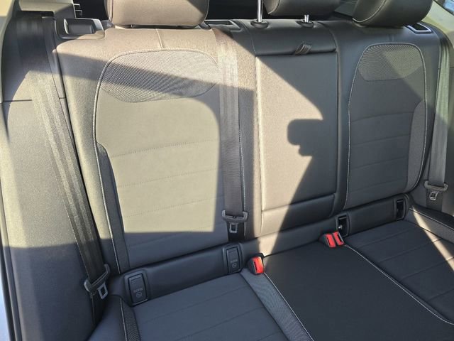 Used 2023 Volkswagen Taos SE w/ Panoramic Sunroof Package image 28