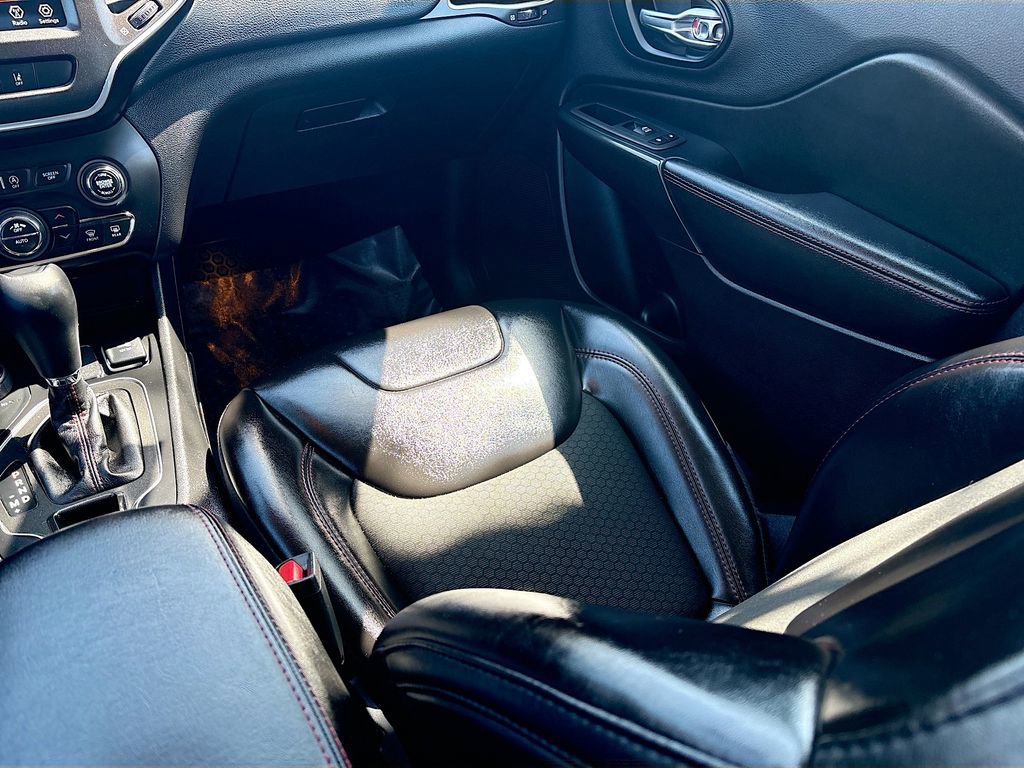 Used 2021 Jeep Cherokee Trailhawk image 22