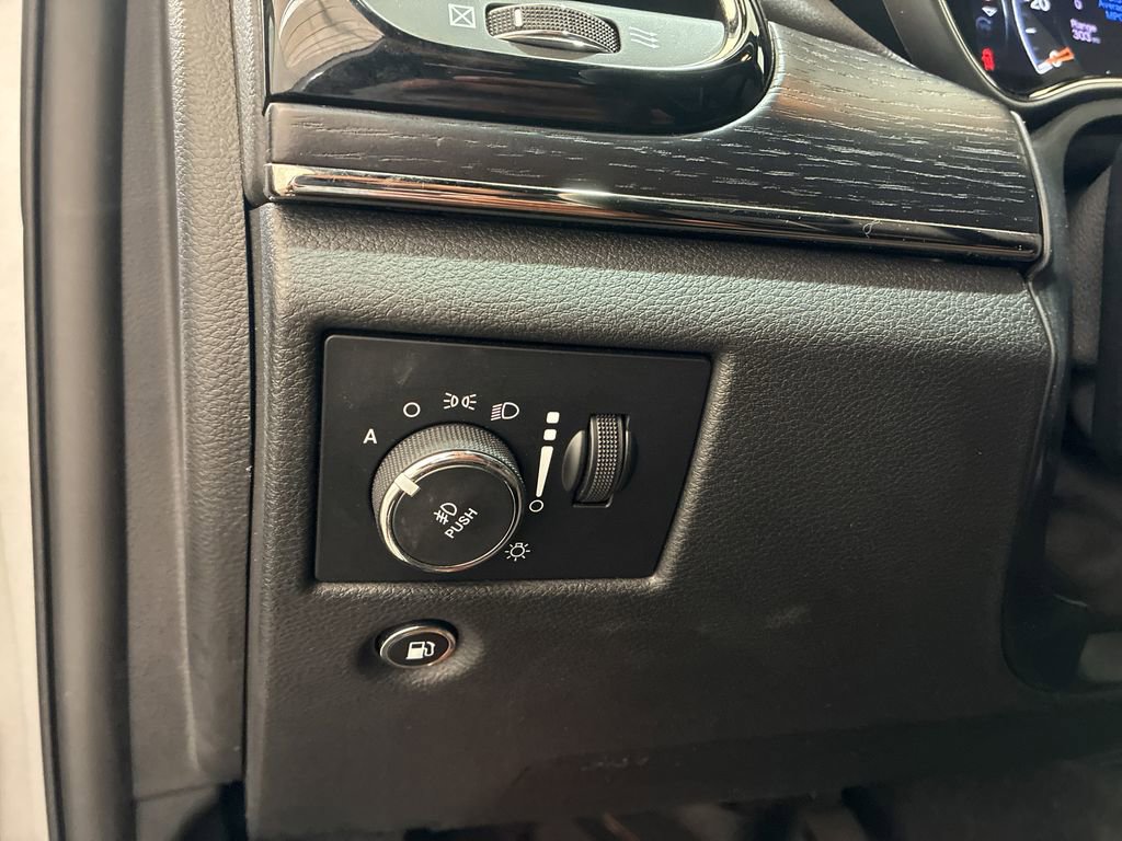 Used 2019 Jeep Grand Cherokee High Altitude AWD/4WD image 21