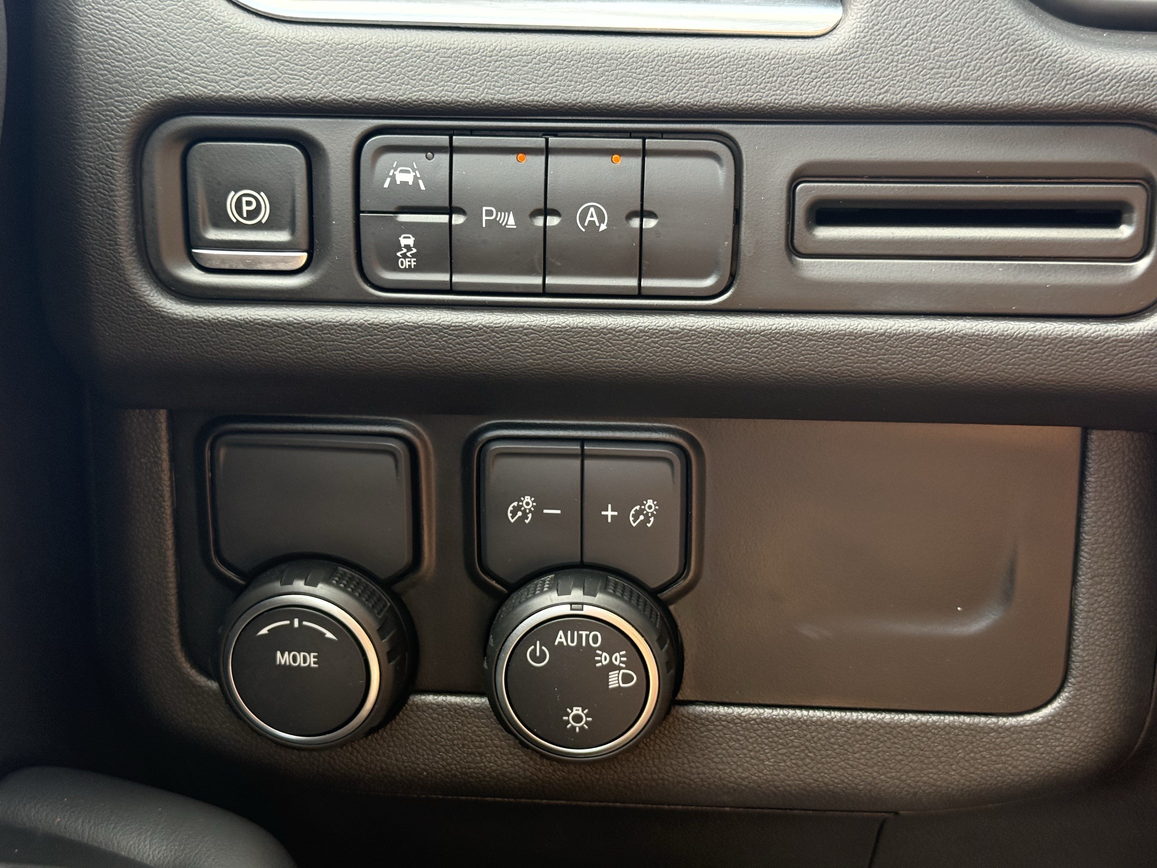 Used 2024 Chevrolet Tahoe Premier RWD image 25