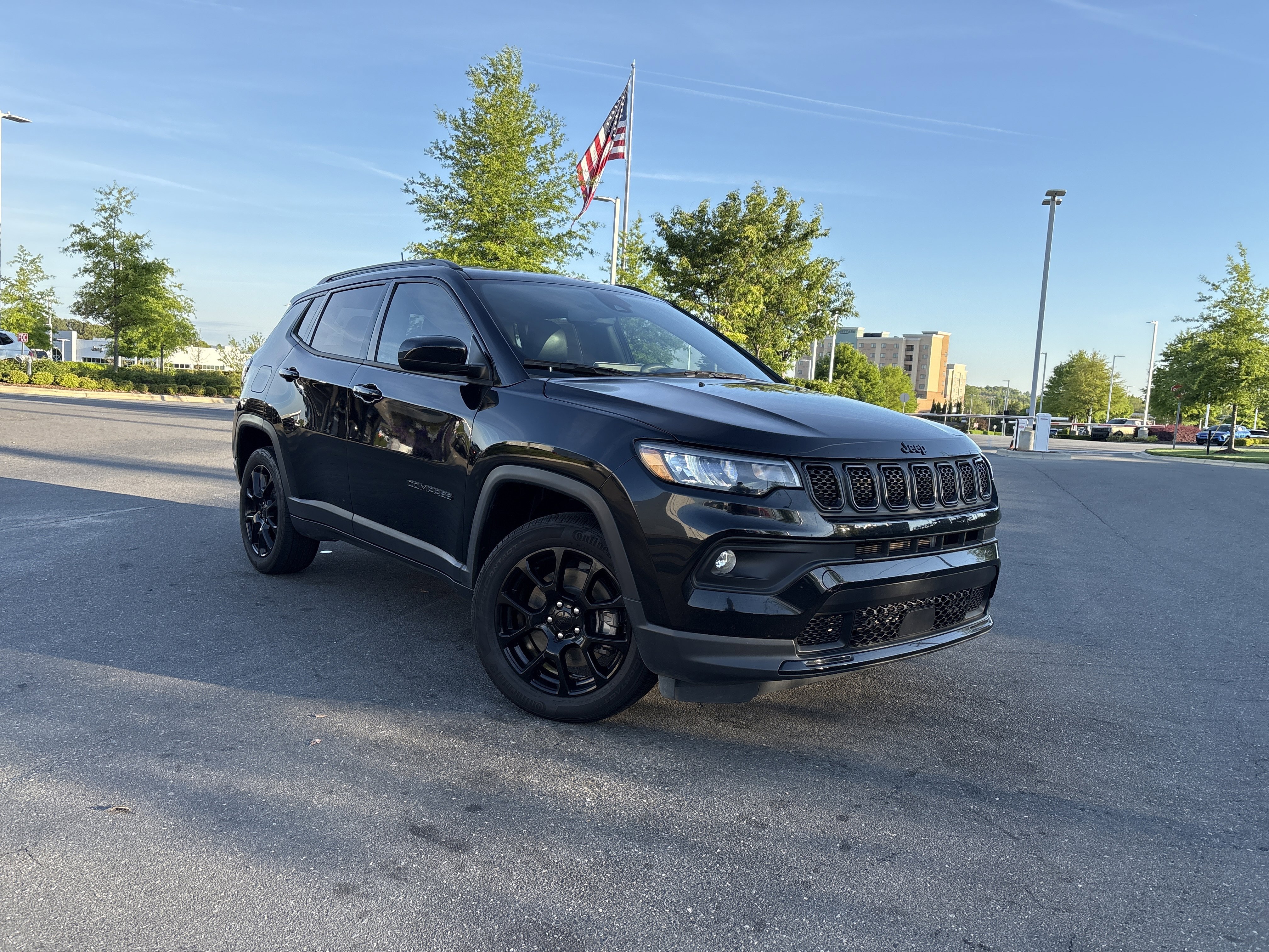 Used 2023 Jeep Compass Altitude AWD/4WD image 2