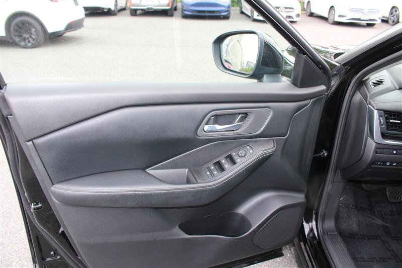 Used 2025 Nissan Rogue SV AWD/4WD image 11