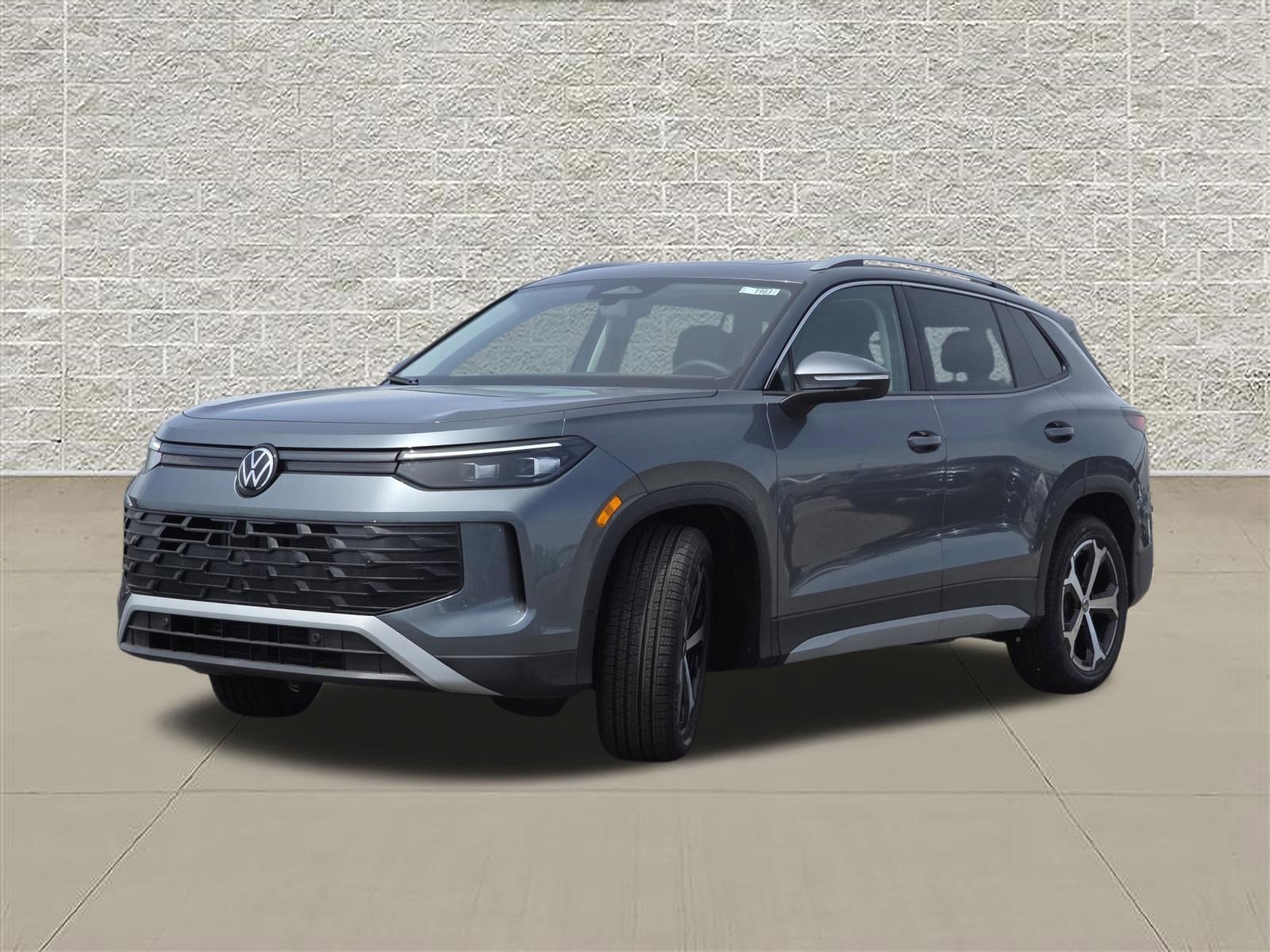 New 2026 Volkswagen Tiguan SE FWD image 3