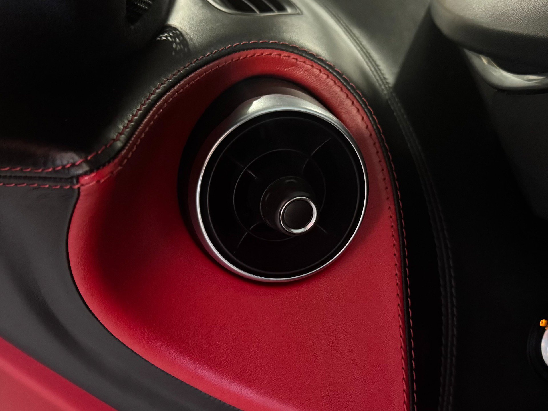 Used 2016 McLaren 570S Coupe image 37