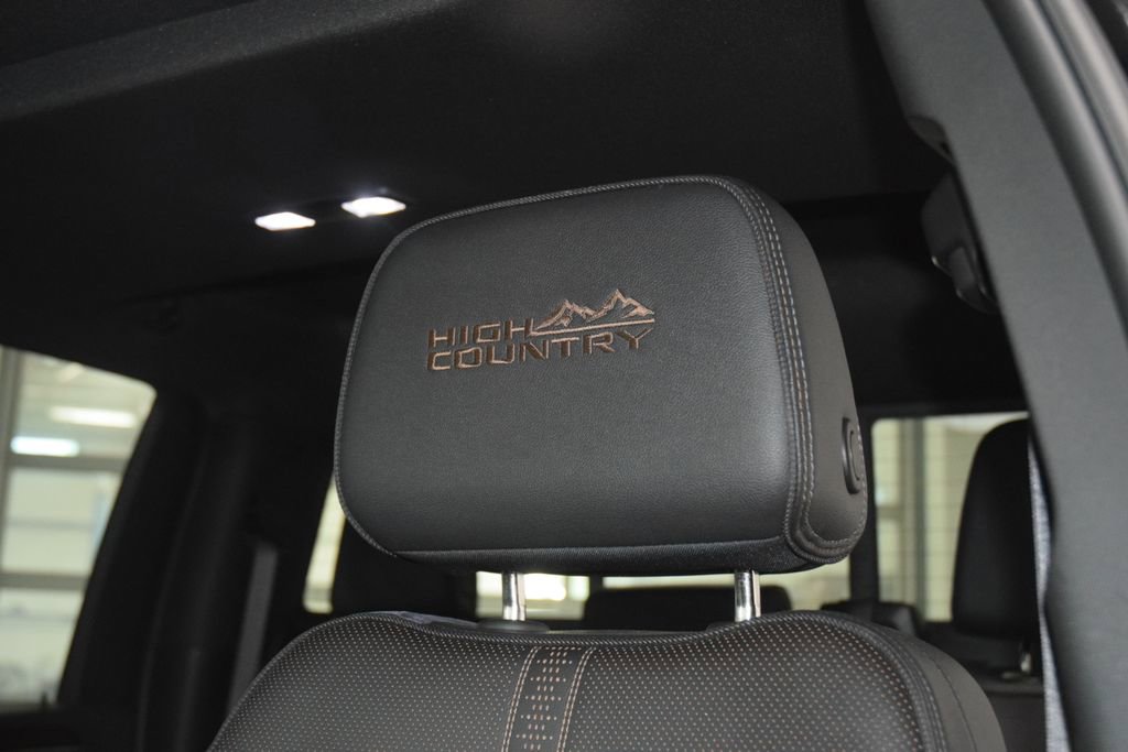 Used 2024 Chevrolet Silverado 2500 High Country w/ Technology Package AWD/4WD image 44
