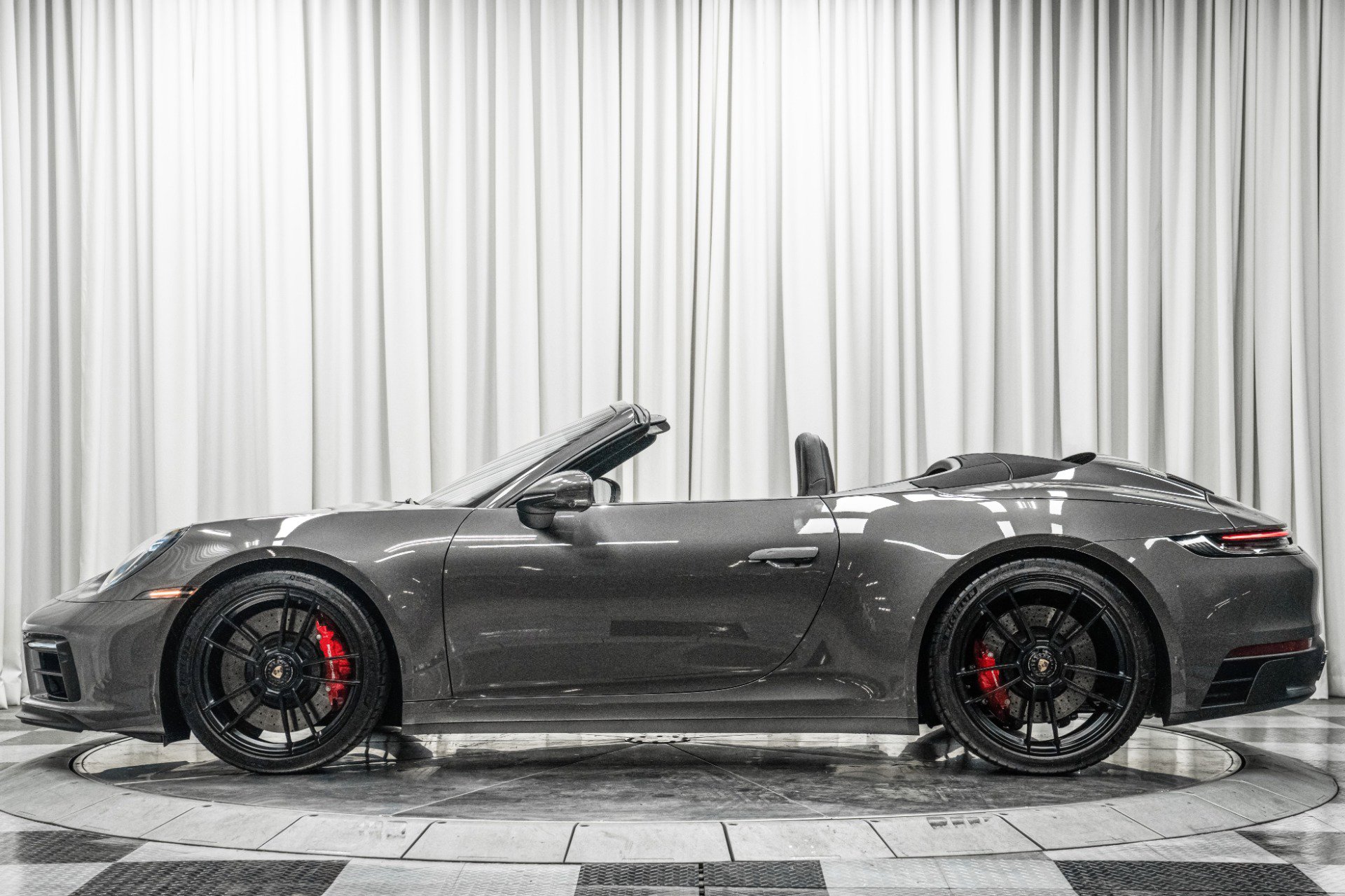 Used 2023 Porsche 911 Cabriolet image 44