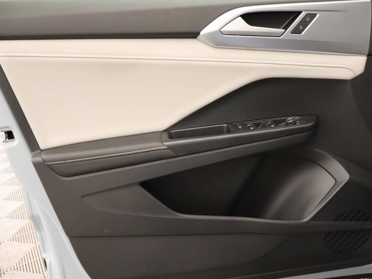 New 2026 Volkswagen Taos SE FWD image 16