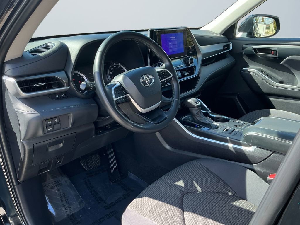 Certified 2024 Toyota Highlander LE image 12