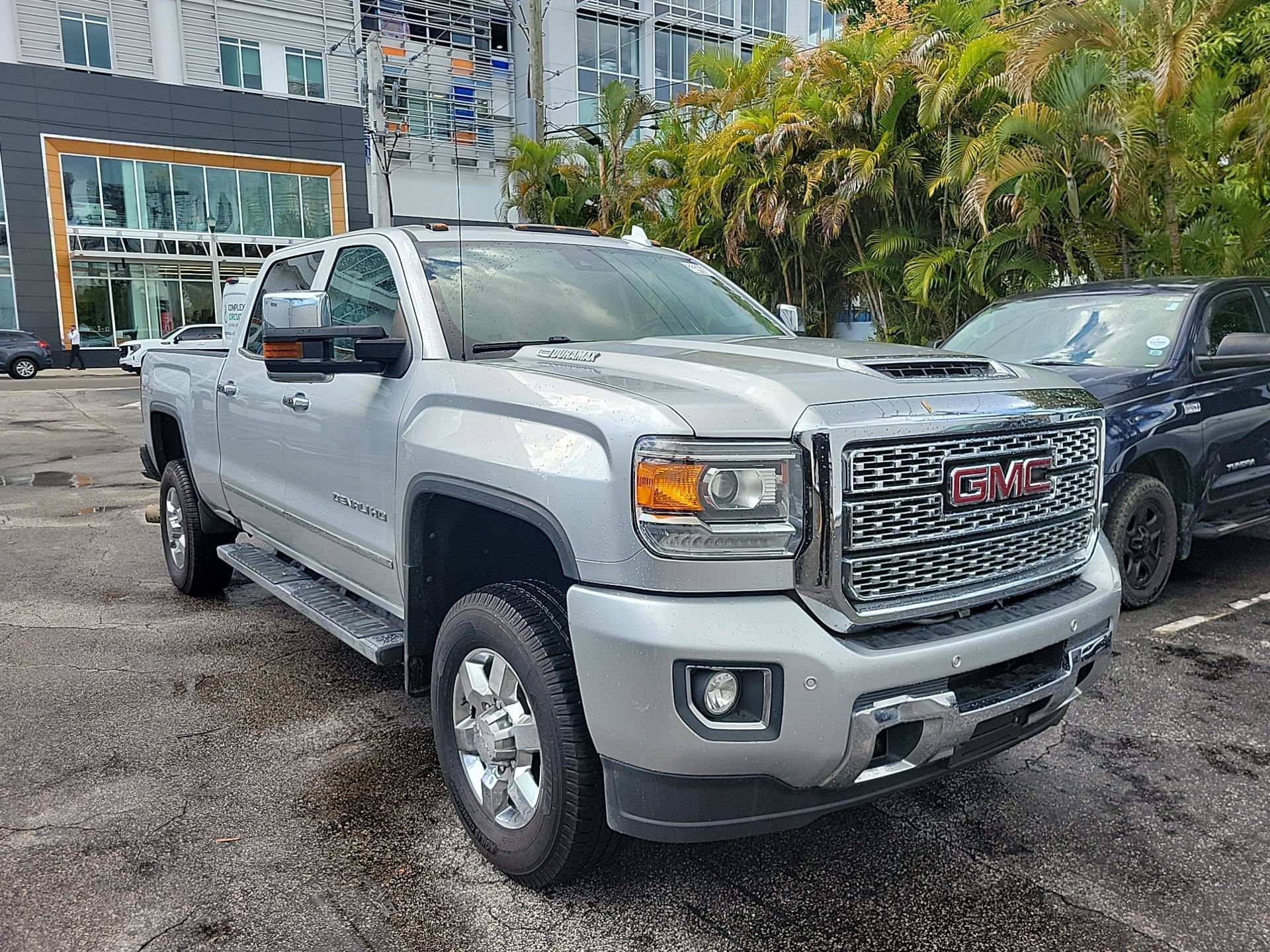 Used 2018 GMC Sierra 2500 Denali w/ Duramax Plus Package AWD/4WD image 5