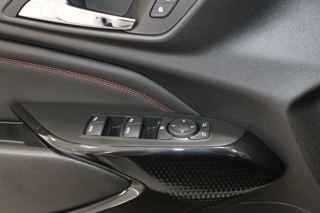 New 2026 Chevrolet Trax RS w/ Sunroof Package FWD image 39