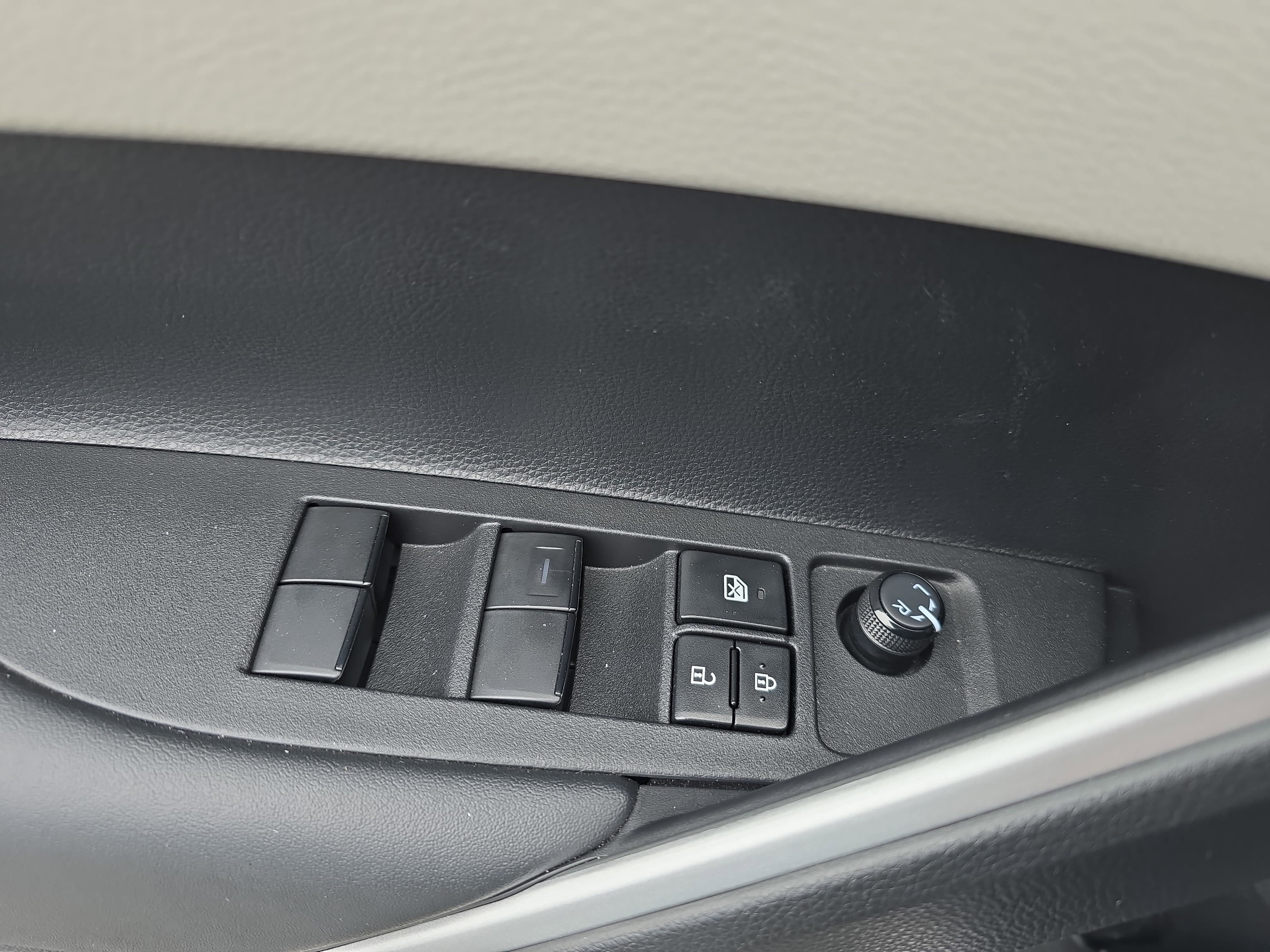 Used 2024 Toyota Corolla Cross L FWD image 25
