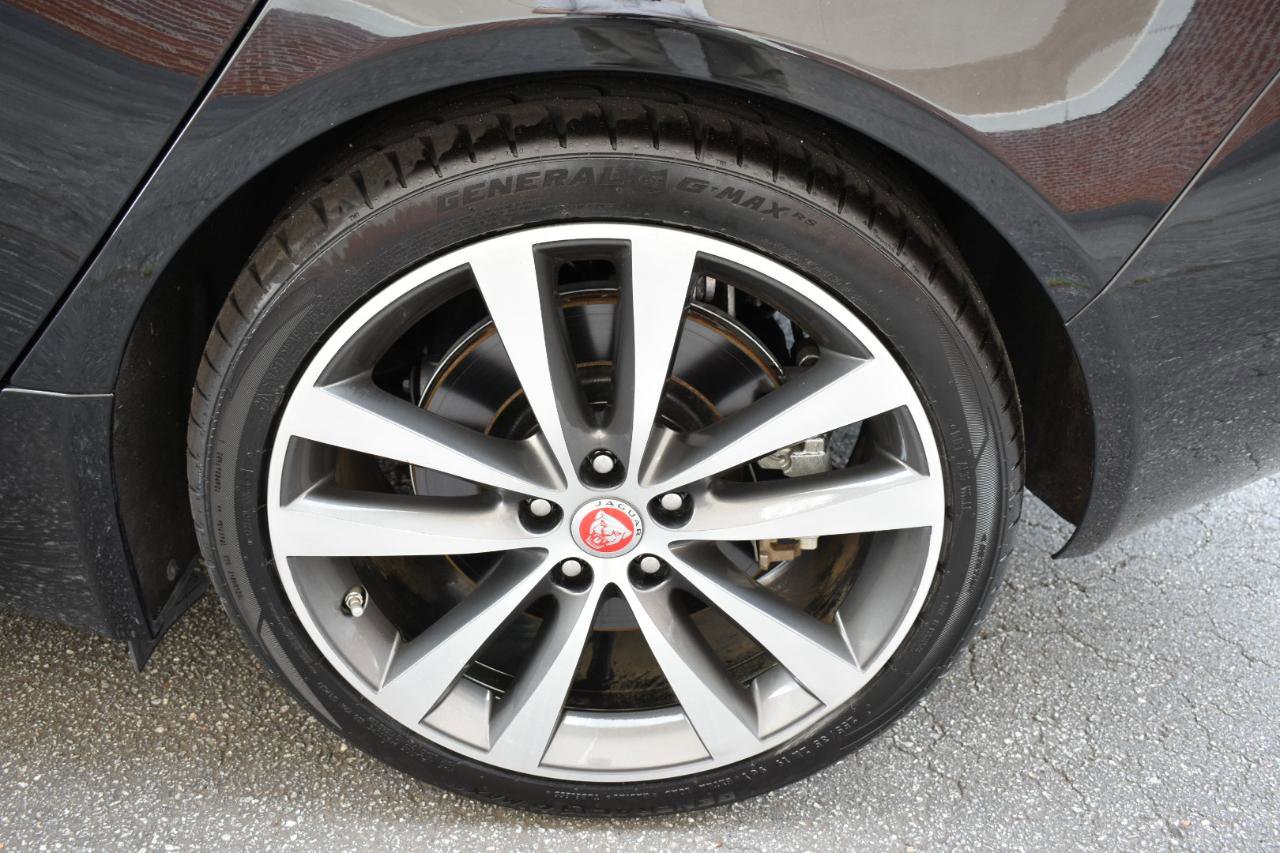 Used 2019 Jaguar XE Prestige RWD image 14