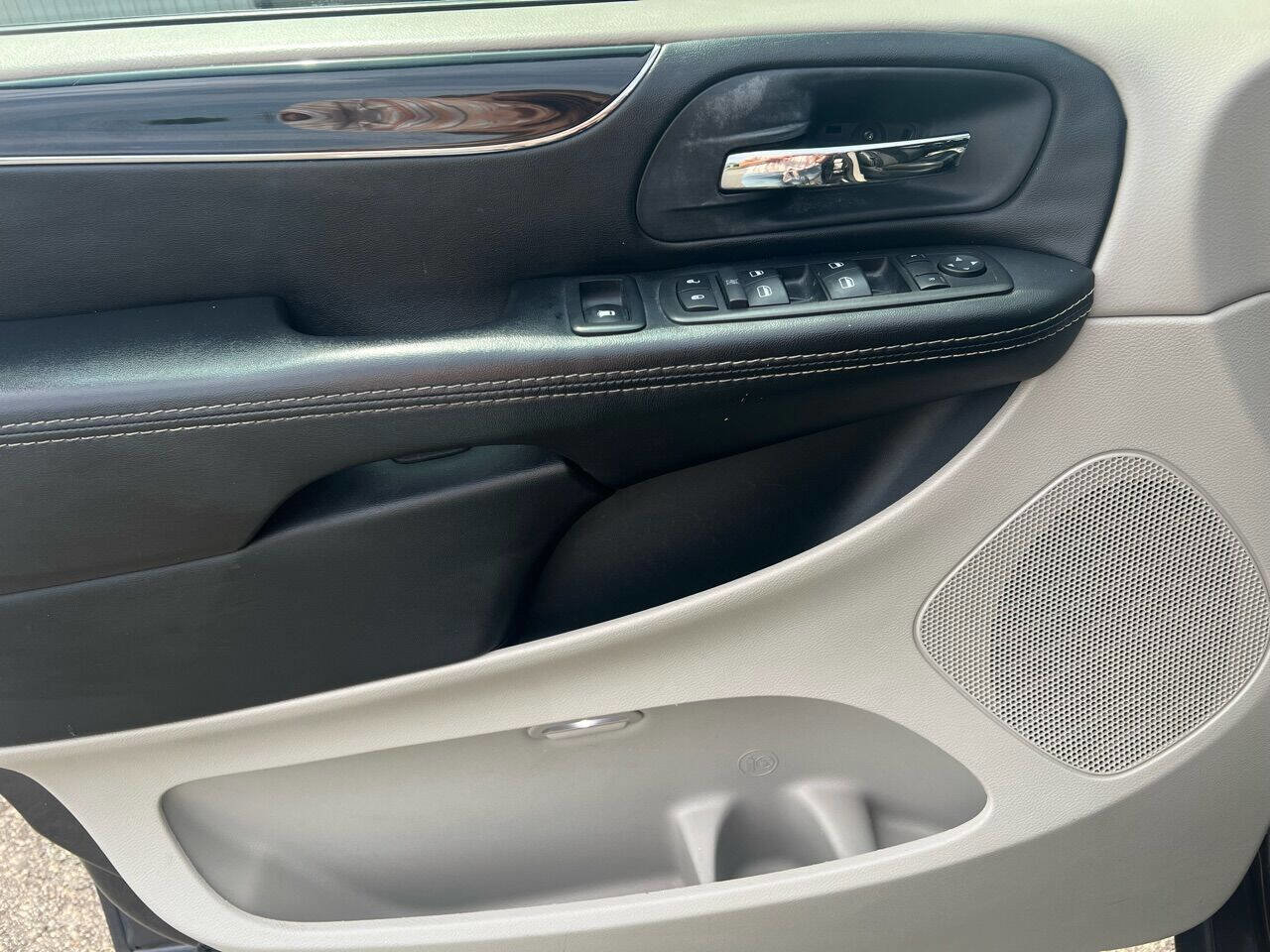 Used 2019 Dodge Grand Caravan SXT image 26