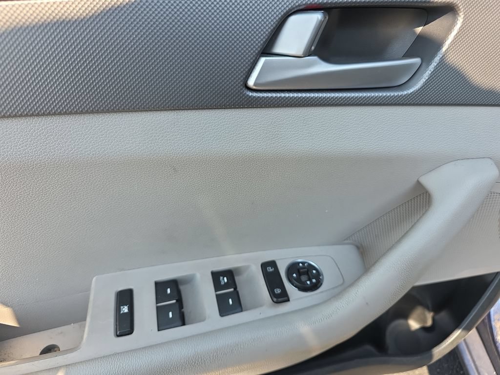 Used 2015 Hyundai Sonata SE FWD image 18