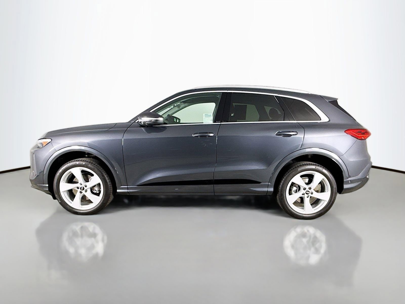 Certified 2025 Audi Q5 Premium w/ Premium Plus AWD/4WD image 4