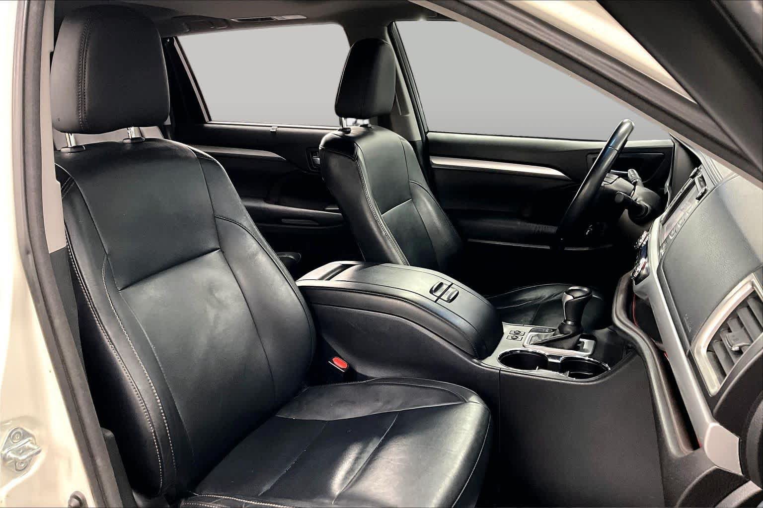 Used 2015 Toyota Highlander XLE AWD/4WD image 8