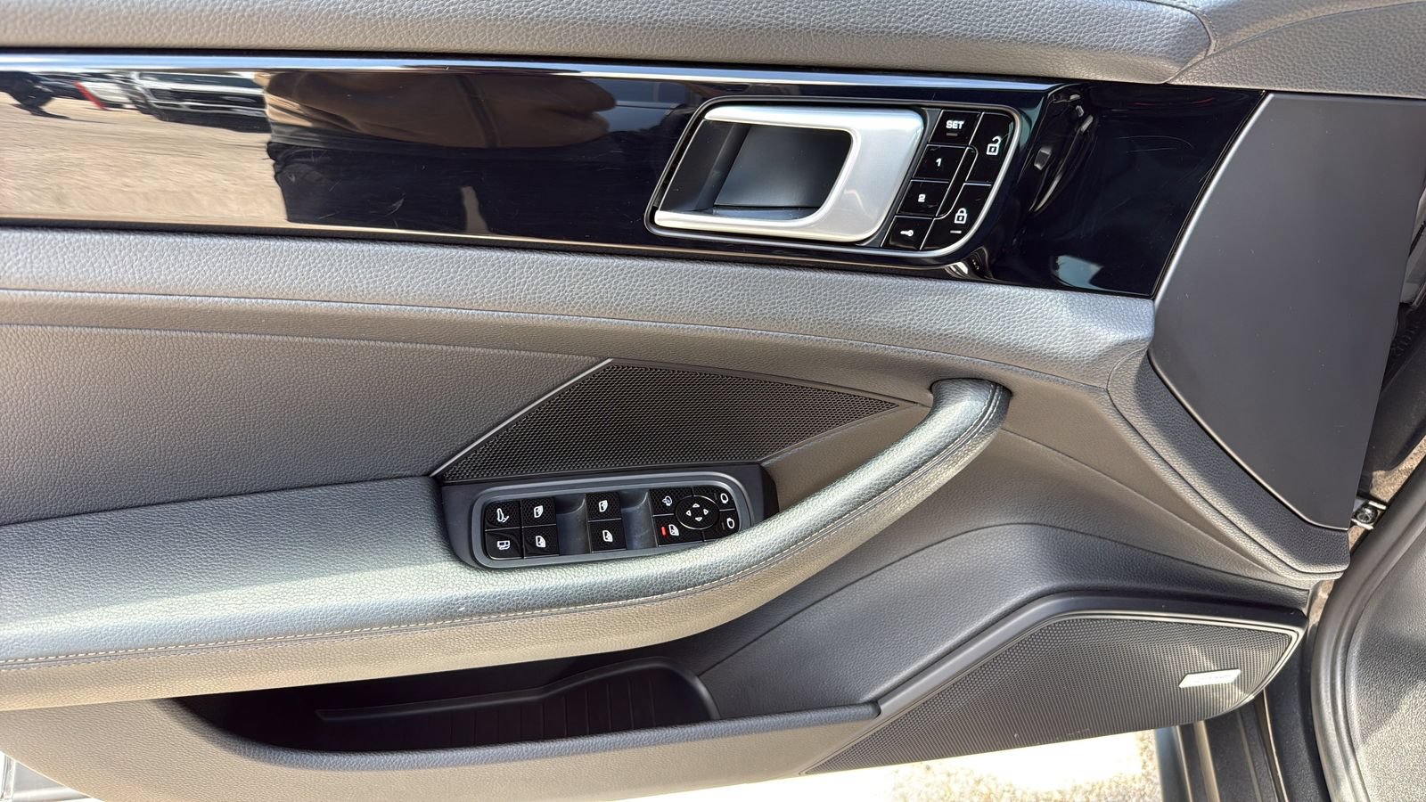Used 2019 Porsche Panamera 4 AWD/4WD image 11