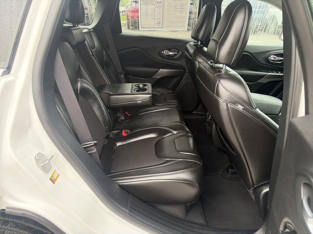 Used 2019 Jeep Cherokee Latitude Plus AWD/4WD image 37
