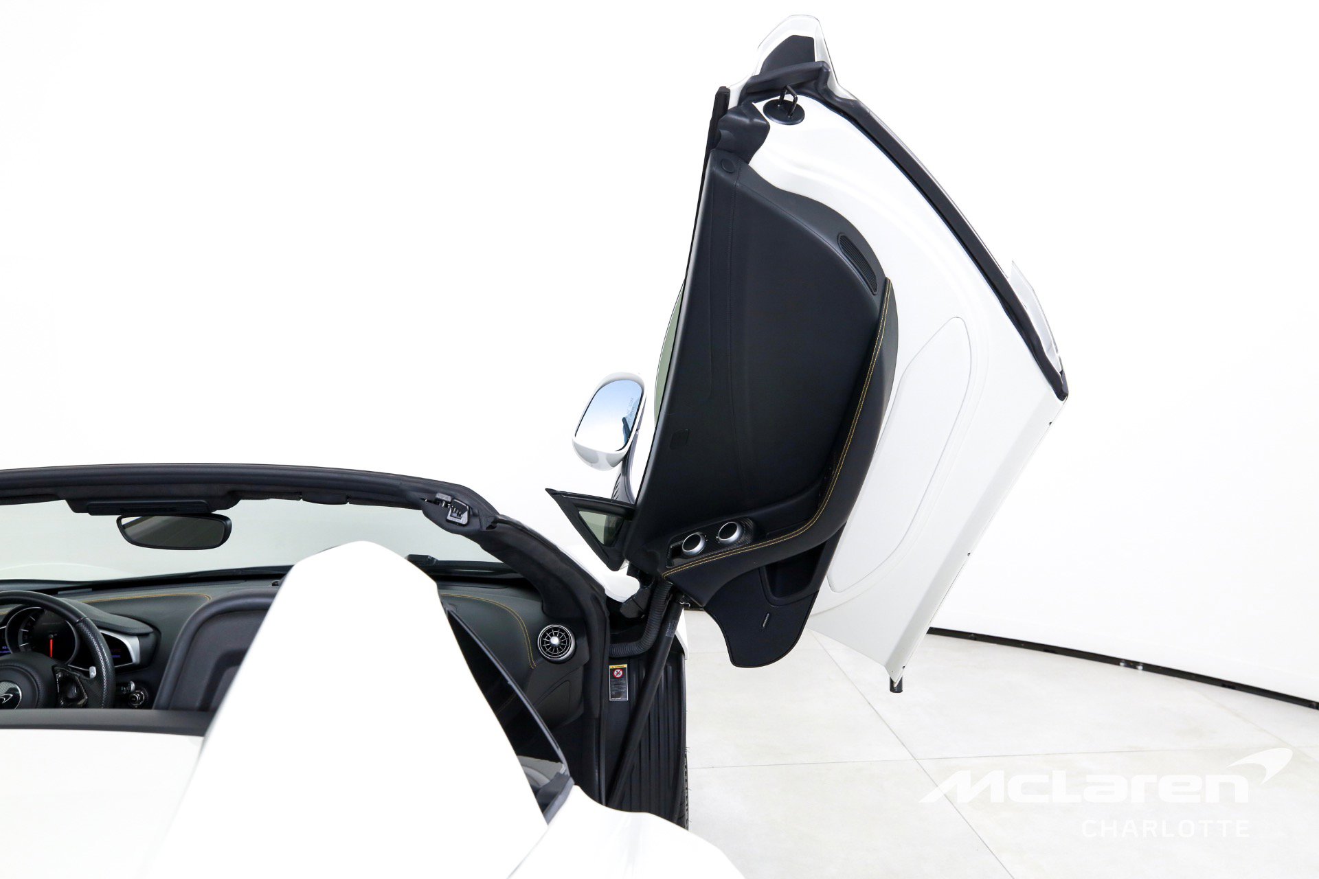 Used 2015 McLaren 650S Spider image 19