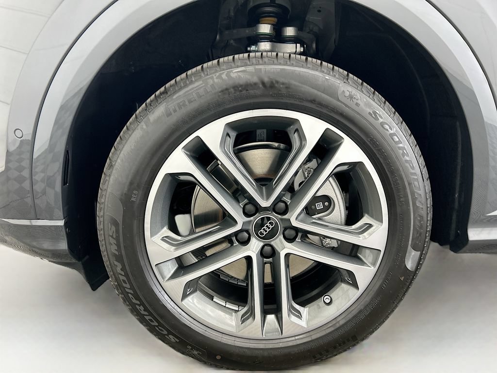 Certified 2025 Audi Q5 Premium w/ Premium Plus AWD/4WD image 30