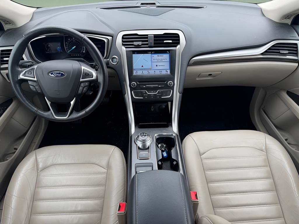 Used 2017 Ford Fusion SE w/ Fusion SE Technology Package image 18