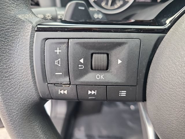 Used 2023 Nissan Rogue SV FWD image 25