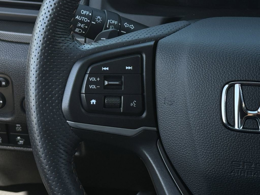 Used 2025 Honda Ridgeline TrailSport image 14