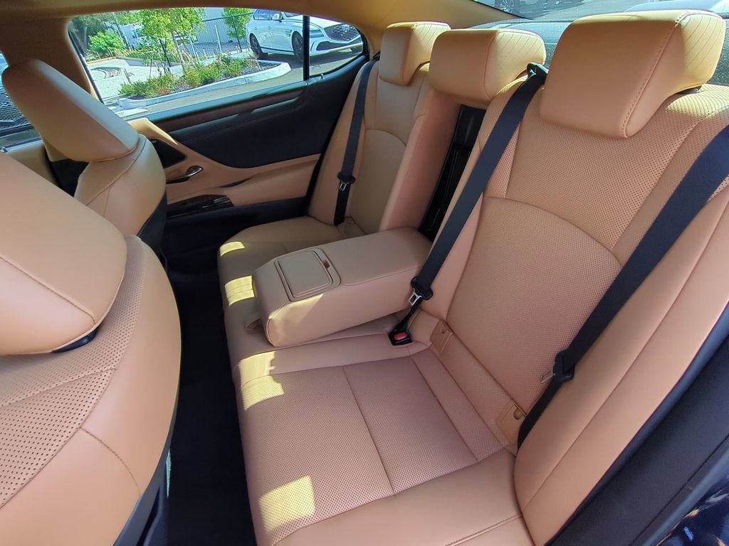 Used 2022 Lexus ES 300h w/ Premium Package image 12