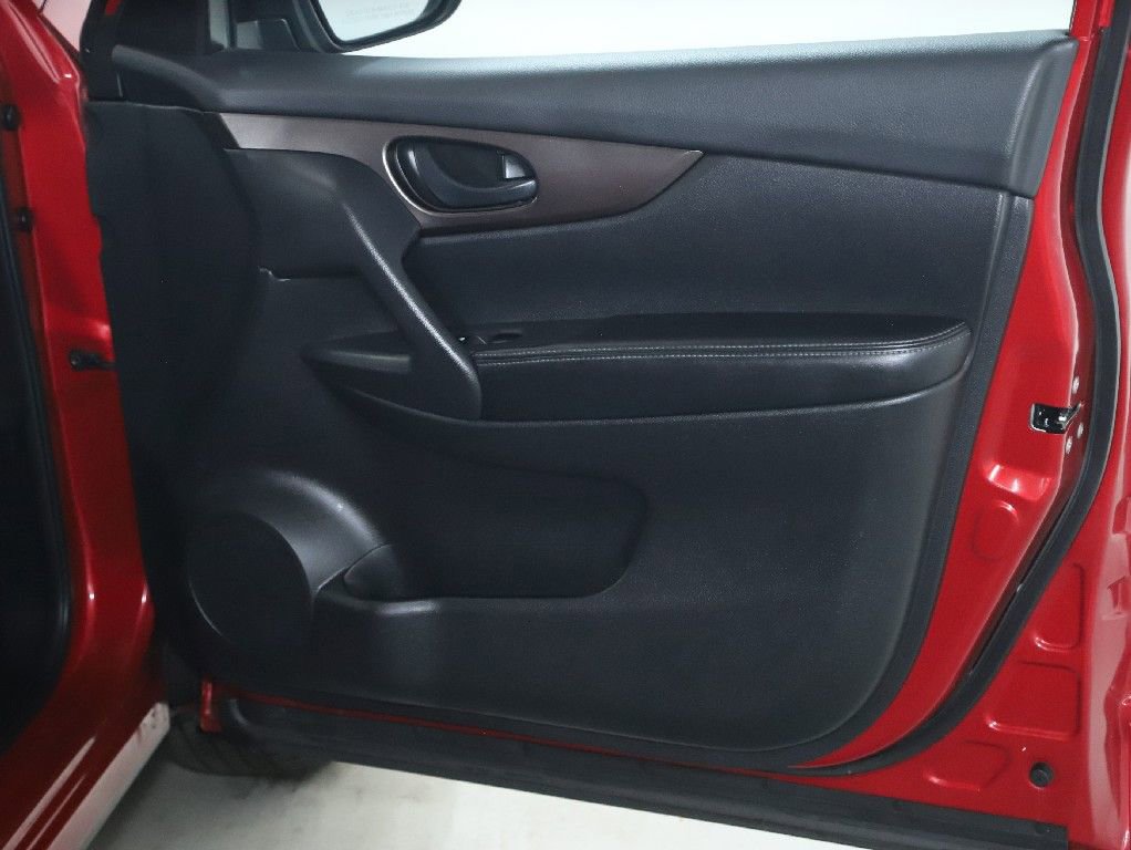 Used 2018 Nissan Rogue Sport S image 31