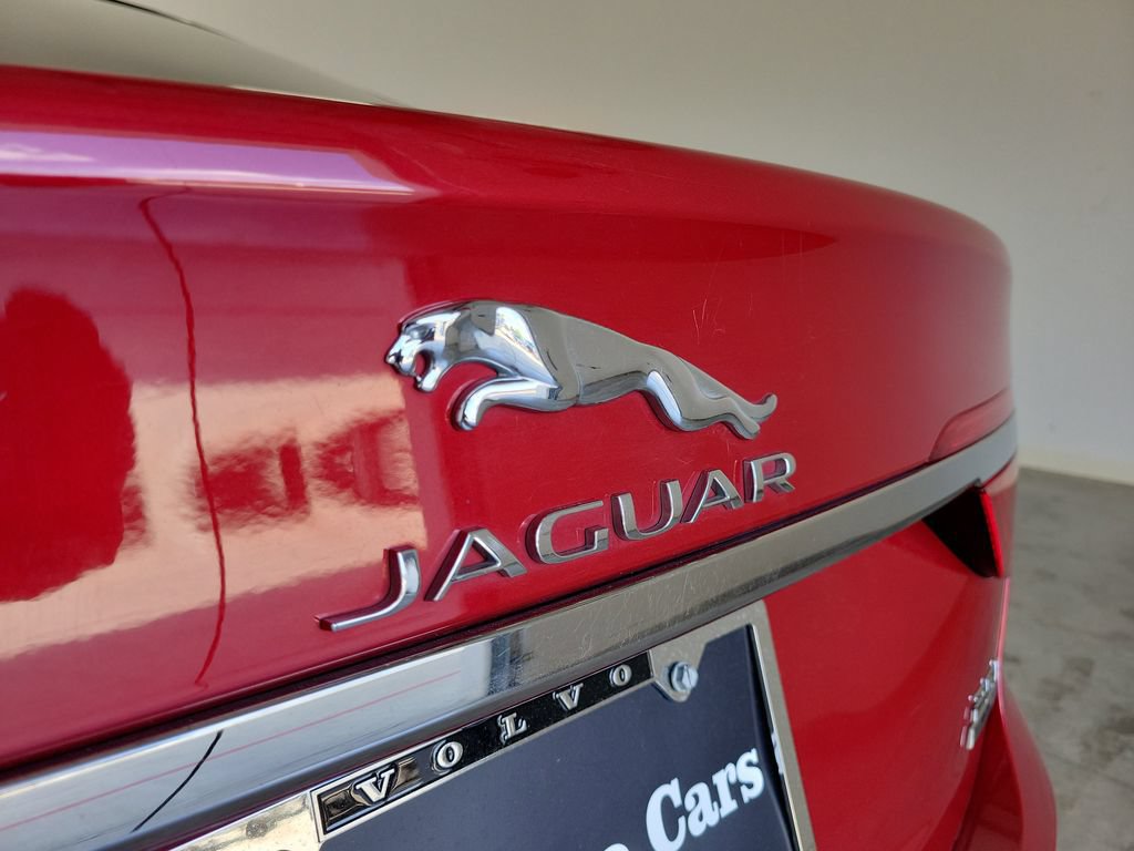 Used 2018 Jaguar XF Premium AWD/4WD image 10