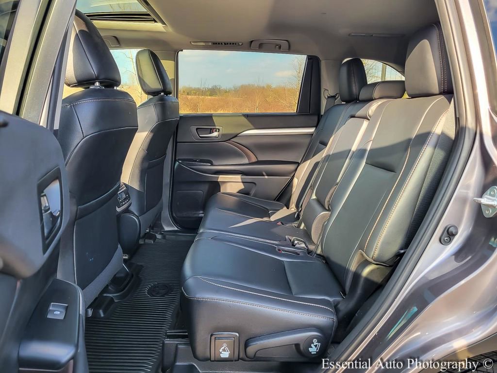 Used 2019 Toyota Highlander XLE AWD/4WD image 11