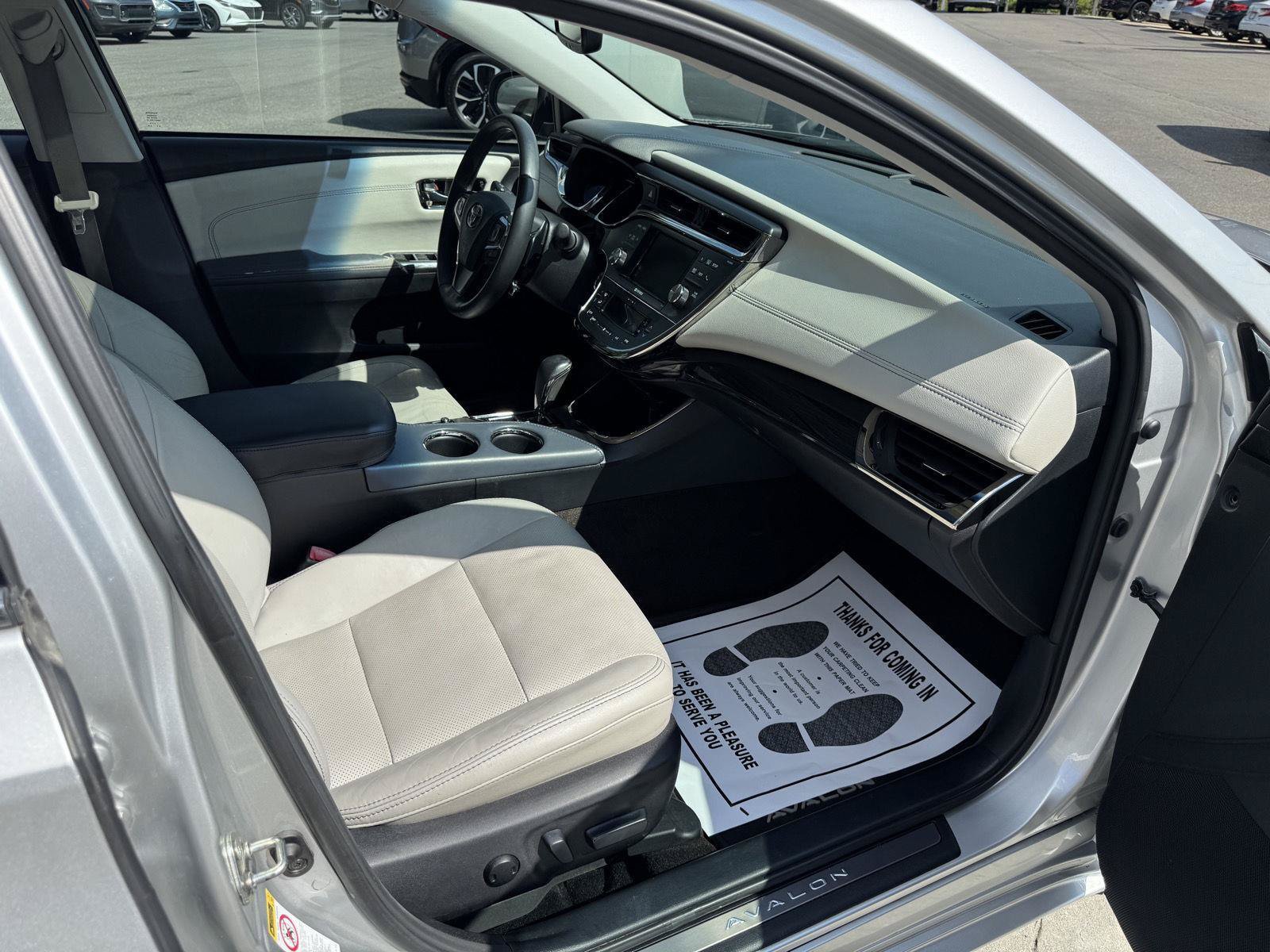 Used 2014 Toyota Avalon Limited w/ Technology Package FWD image 16