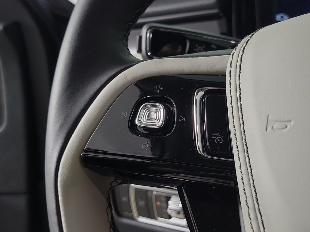 New 2026 Lincoln Aviator 2WD w/ Jet Appearance Package image 25