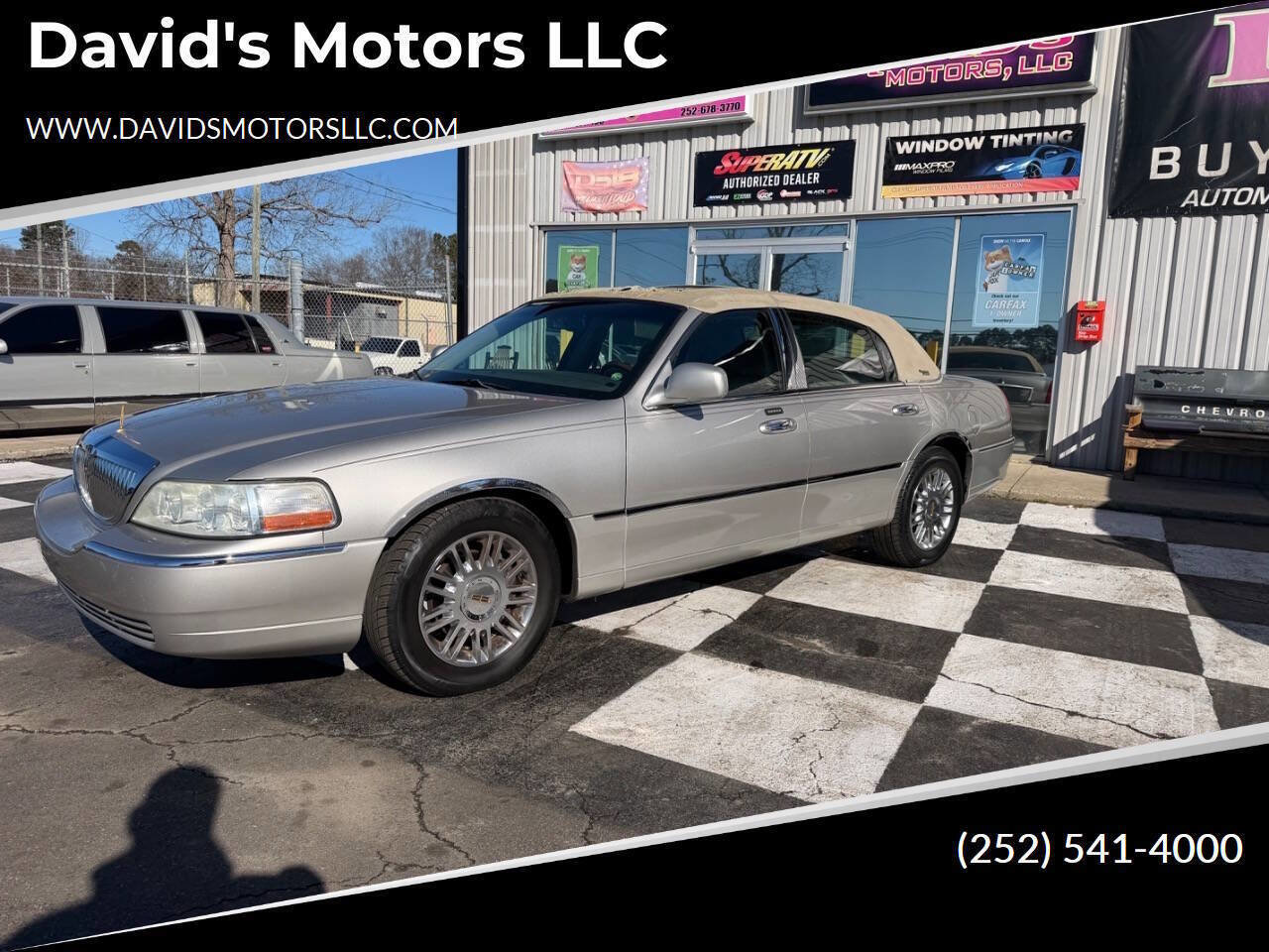 Used 2006 Lincoln Town Car Signature Limited