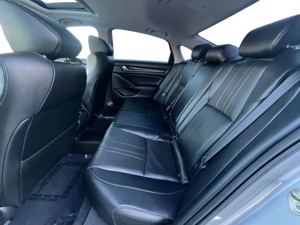 Used 2018 Honda Accord Touring image 12