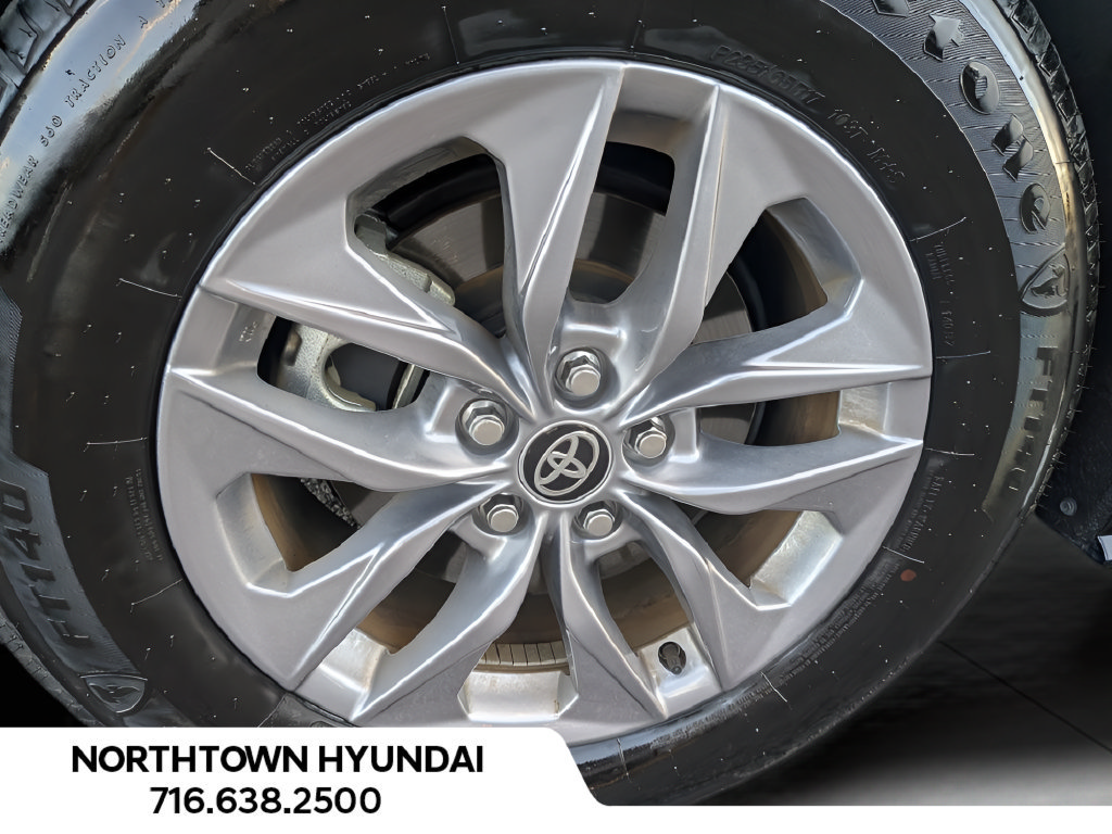 Used 2026 Toyota Sienna XLE FWD image 46