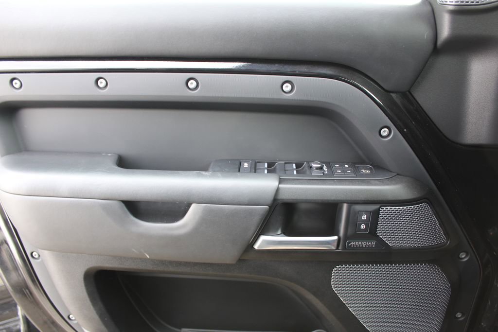 Used 2022 Land Rover Defender 110 V8 image 19