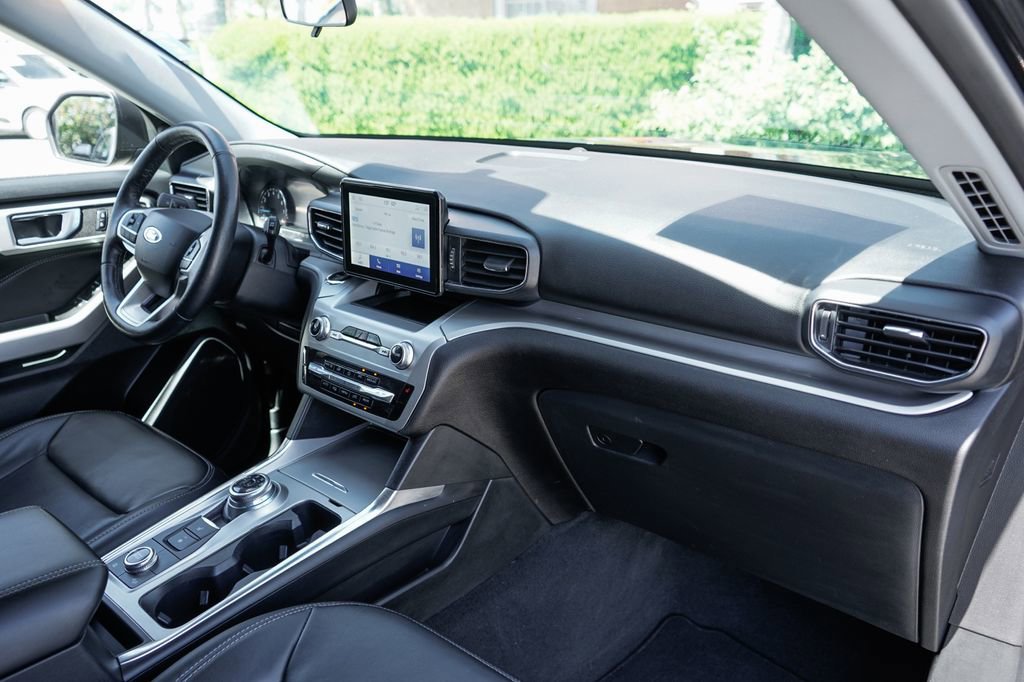 Used 2022 Ford Explorer XLT w/ Equipment Group 202A image 38