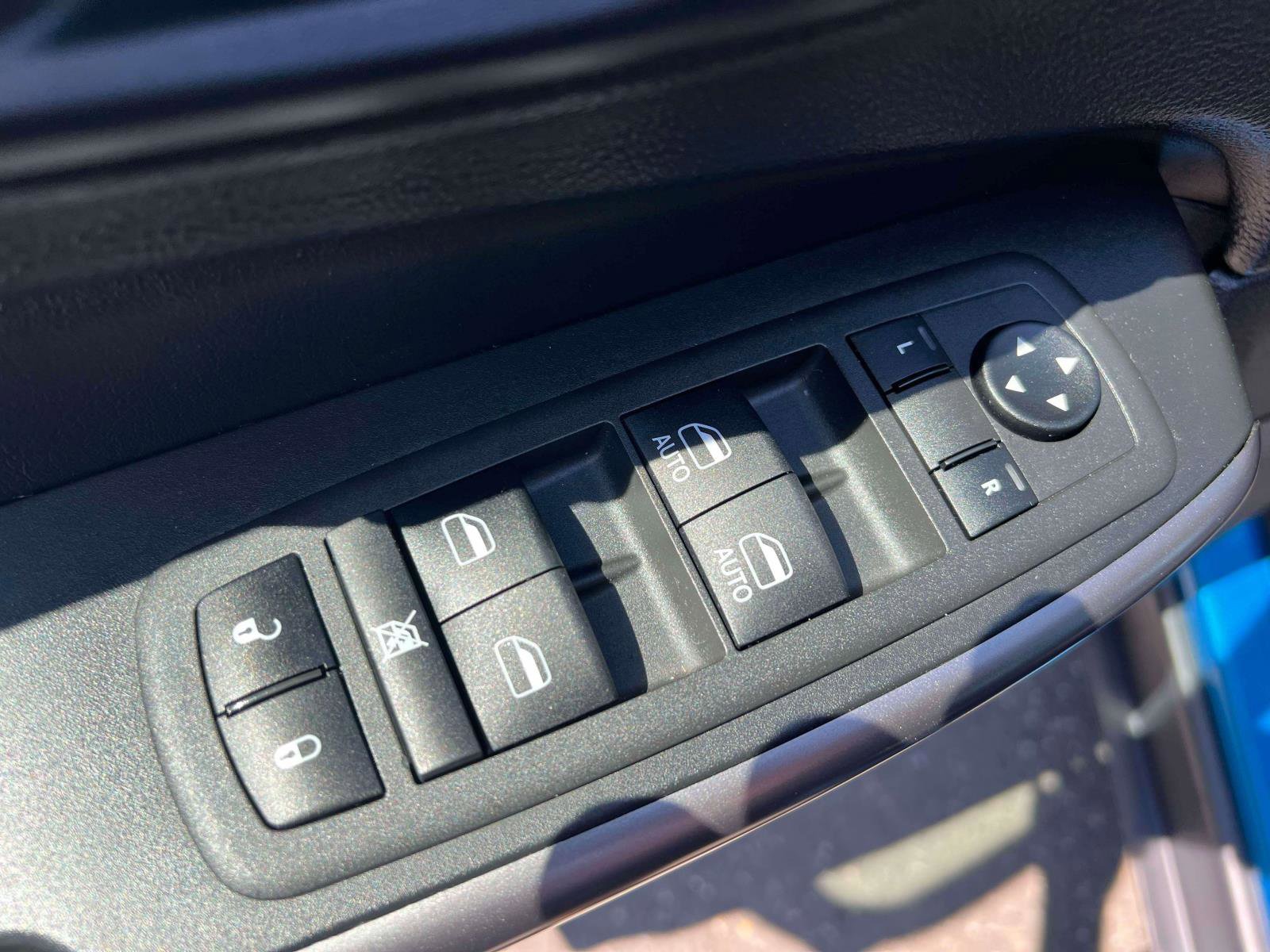 Used 2022 Jeep Cherokee Limited AWD/4WD image 23