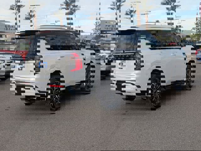 Used 2025 Nissan Armada SL image 6