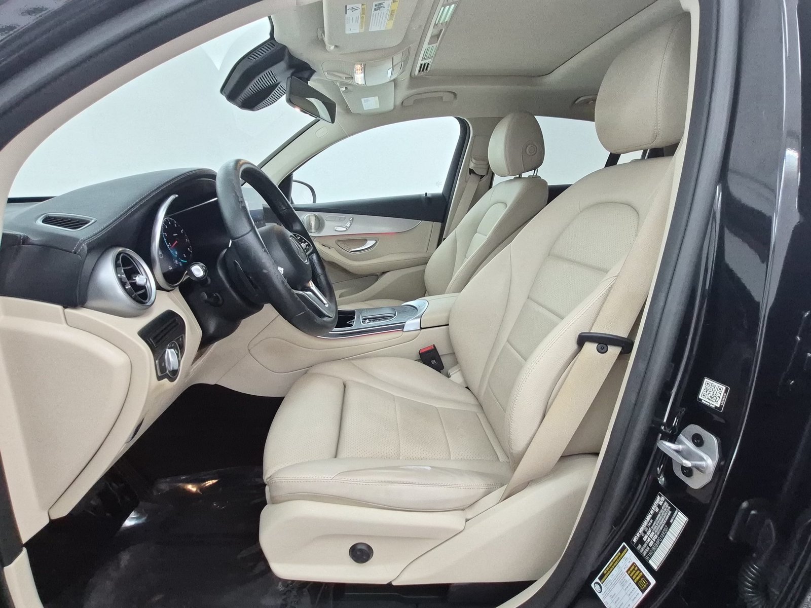 Used 2023 Mercedes-Benz GLC 300 4MATIC Coupe image 5